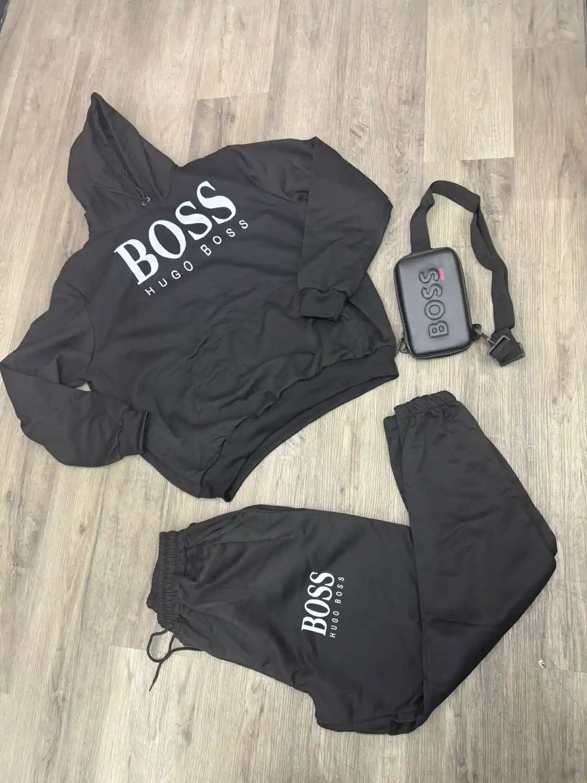 CONJUNTO Y PERCHERO BOSS