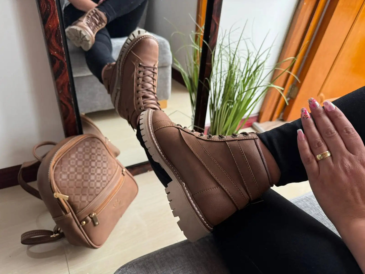 Botas + Bolso que elevan tu estilo al instante