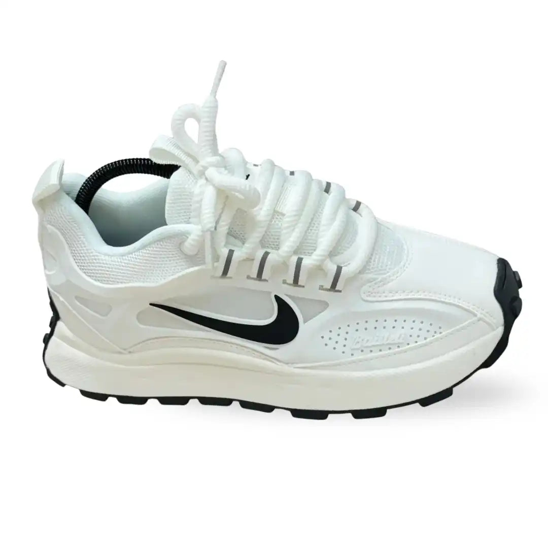 NIKE BALLELY BLANCO Y NEGRO